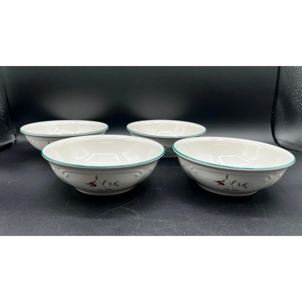 Pfaltzgraff Winterberry Cereal Soup Bowls Set of 4 White Green Rim Holly USA EUC